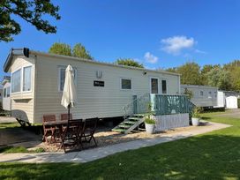 Seal Bay Resort - Holiday Accommodation 12552 - Hampshire - 1185213 - thumbnail photo 1