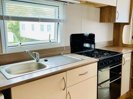 Seal Bay Resort - Holiday Accommodation 12552 - Hampshire - 1185213 - thumbnail photo 4