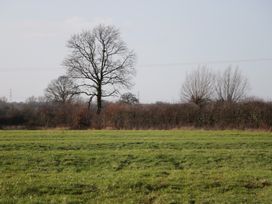 A field with trees and bushes at Maud Heath's Snug East Thytherton