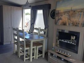 Happy Days Caravan Park - Holiday Accommodation 12609 - North Wales - 1185224 - thumbnail photo 4
