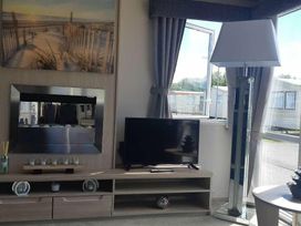 Happy Days Caravan Park - Holiday Accommodation 12609 - North Wales - 1185224 - thumbnail photo 6