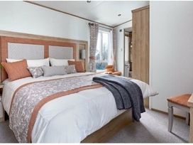 Pinewoods Holiday Park - Holiday Accommodation 12617 - Norfolk - 1185226 - thumbnail photo 2