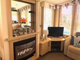 Pinewoods Holiday Park - Holiday Accommodation 12627 - Norfolk - 1185228 - thumbnail photo 3