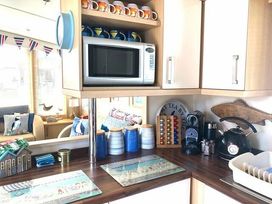 Pinewoods Holiday Park - Holiday Accommodation 12627 - Norfolk - 1185228 - thumbnail photo 8