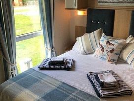 Pinewoods Holiday Park - Holiday Accommodation 12627 - Norfolk - 1185228 - thumbnail photo 10