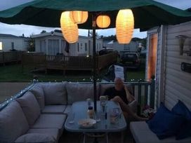 Pinewoods Holiday Park - Holiday Accommodation 12627 - Norfolk - 1185228 - thumbnail photo 17