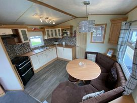 Primrose Valley Holiday Park - Holiday Accommodation 1265 - North Yorkshire (incl. Whitby) - 1185235 - thumbnail photo 9