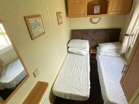 Primrose Valley Holiday Park - Holiday Accommodation 1265 - North Yorkshire (incl. Whitby) - 1185235 - thumbnail photo 16
