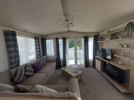 Oakdene Forest Park - Holiday Accommodation 12707 - Hampshire - 1185240 - thumbnail photo 3