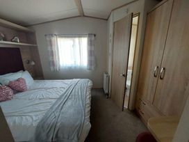 Oakdene Forest Park - Holiday Accommodation 12707 - Hampshire - 1185240 - thumbnail photo 6