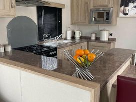 Trecco Bay - Holiday Accommodation 12727 - Somerset & Wiltshire - 1185241 - thumbnail photo 5