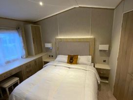 Trecco Bay - Holiday Accommodation 12727 - Somerset & Wiltshire - 1185241 - thumbnail photo 6