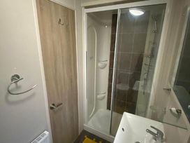 Trecco Bay - Holiday Accommodation 12727 - Somerset & Wiltshire - 1185241 - thumbnail photo 9