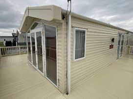 Trecco Bay - Holiday Accommodation 12727 - Somerset & Wiltshire - 1185241 - thumbnail photo 15