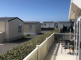 Trecco Bay - Holiday Accommodation 12727 - Somerset & Wiltshire - 1185241 - thumbnail photo 17