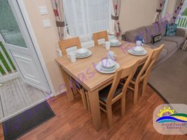Devon Cliffs Holiday Park - Holiday Accommodation 1274 - Devon - 1185242 - thumbnail photo 2