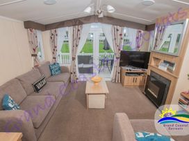 Devon Cliffs Holiday Park - Holiday Accommodation 1274 - Devon - 1185242 - thumbnail photo 4