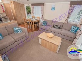 Devon Cliffs Holiday Park - Holiday Accommodation 1274 - Devon - 1185242 - thumbnail photo 5