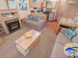 Devon Cliffs Holiday Park - Holiday Accommodation 1274 - Devon - 1185242 - thumbnail photo 6