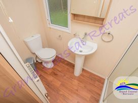 Devon Cliffs Holiday Park - Holiday Accommodation 1274 - Devon - 1185242 - thumbnail photo 8