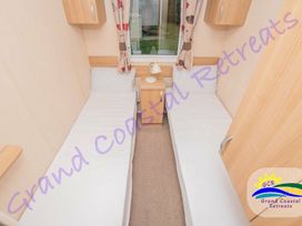 Devon Cliffs Holiday Park - Holiday Accommodation 1274 - Devon - 1185242 - thumbnail photo 10