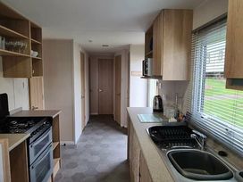 Devon Cliffs Holiday Park - Holiday Accommodation 12740 - Devon - 1185243 - thumbnail photo 6