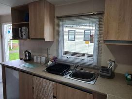 Devon Cliffs Holiday Park - Holiday Accommodation 12740 - Devon - 1185243 - thumbnail photo 11