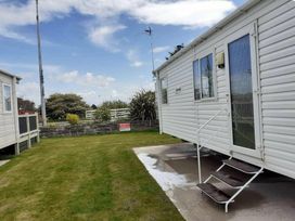 Lyons Winkups and Primrose - Holiday Accommodation 12751 - North Wales - 1185244 - thumbnail photo 2
