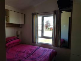 Lyons Winkups and Primrose - Holiday Accommodation 12751 - North Wales - 1185244 - thumbnail photo 5
