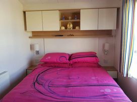 Lyons Winkups and Primrose - Holiday Accommodation 12751 - North Wales - 1185244 - thumbnail photo 7