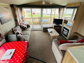 Caister Holiday Park - Holiday Accommodation 12758 - Norfolk - 1185246 - thumbnail photo 3