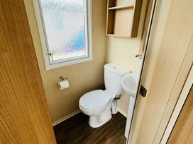 Caister Holiday Park - Holiday Accommodation 12758 - Norfolk - 1185246 - thumbnail photo 6