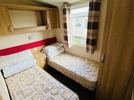 Caister Holiday Park - Holiday Accommodation 12758 - Norfolk - 1185246 - thumbnail photo 7