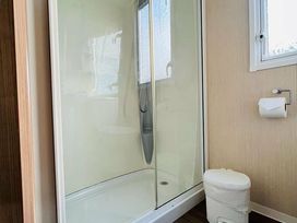 Caister Holiday Park - Holiday Accommodation 12758 - Norfolk - 1185246 - thumbnail photo 9