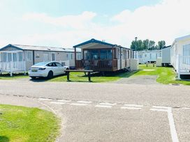 Caister Holiday Park - Holiday Accommodation 12758 - Norfolk - 1185246 - thumbnail photo 10