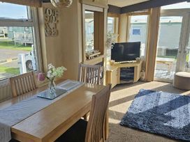 Happy Days Caravan Park - Holiday Accommodation 12894 - North Wales - 1185262 - thumbnail photo 5