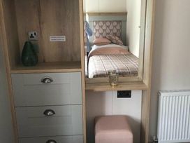 Kelling Heath Holiday Park - Holiday Accommodation 12919 - Norfolk - 1185267 - thumbnail photo 9