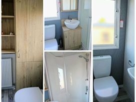 Quay West Holiday Park - Holiday Accommodation 12990 - Mid Wales - 1185281 - thumbnail photo 4