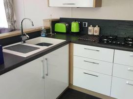 Kelling Heath Holiday Park - Holiday Accommodation 13021 - Norfolk - 1185288 - thumbnail photo 6