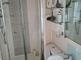 Trecco Bay - Holiday Accommodation 13037 - Somerset & Wiltshire - 1185292 - thumbnail photo 7