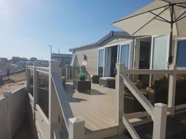 Trecco Bay - Holiday Accommodation 13037 - Somerset & Wiltshire - 1185292 - thumbnail photo 11