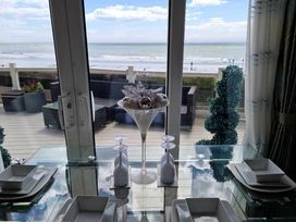 Trecco Bay - Holiday Accommodation 13037 - Somerset & Wiltshire - 1185292 - thumbnail photo 15
