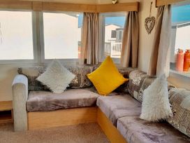 Trecco Bay - Holiday Accommodation 13054 - Somerset & Wiltshire - 1185296 - thumbnail photo 2