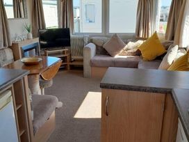 Trecco Bay - Holiday Accommodation 13054 - Somerset & Wiltshire - 1185296 - thumbnail photo 3