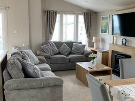 Trecco Bay - Holiday Accommodation 13175 - Somerset & Wiltshire - 1185307 - thumbnail photo 3