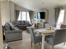 Trecco Bay - Holiday Accommodation 13175 - Somerset & Wiltshire - 1185307 - thumbnail photo 4