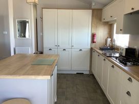Trecco Bay - Holiday Accommodation 13175 - Somerset & Wiltshire - 1185307 - thumbnail photo 5