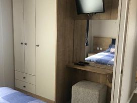 Trecco Bay - Holiday Accommodation 13175 - Somerset & Wiltshire - 1185307 - thumbnail photo 10