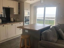 Trecco Bay - Holiday Accommodation 13175 - Somerset & Wiltshire - 1185307 - thumbnail photo 13