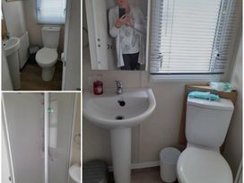 Primrose Valley Holiday Park - Holiday Accommodation 13209 - North Yorkshire (incl. Whitby) - 1185310 - thumbnail photo 3